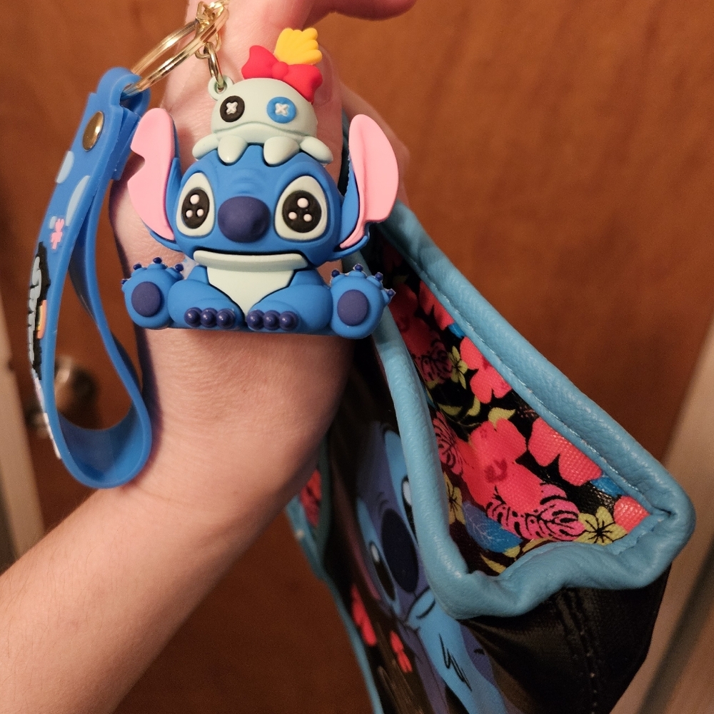 Disney Stitch Cosmetic Bag +  Bagcharm/Keychain - Picture 2 of 16